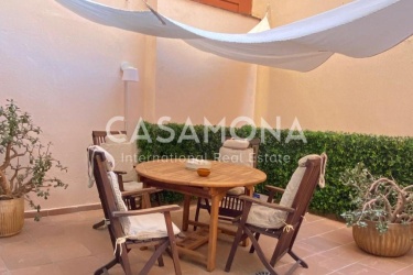 Elegante duplex con patio privato in una zona residenziale