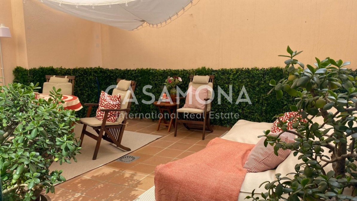 Stylish Duplex with a Private Patio in a Residential Area