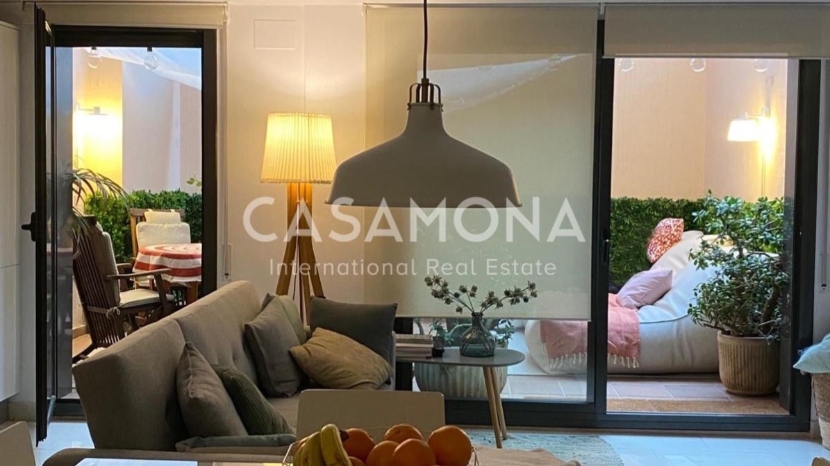 Stylish Duplex with a Private Patio in a Residential Area
