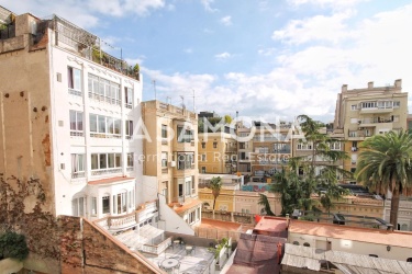 Ger�umiges Zimmer in modernem Co-Living-Apartment mit Aufzug