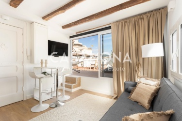 Stylish Studio with Private Terrace in Eixample