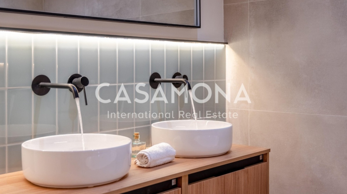 (SOLD) Freshly Renovated 3-Bedroom Apartment with 3 Balconies in Passeig de Gracia