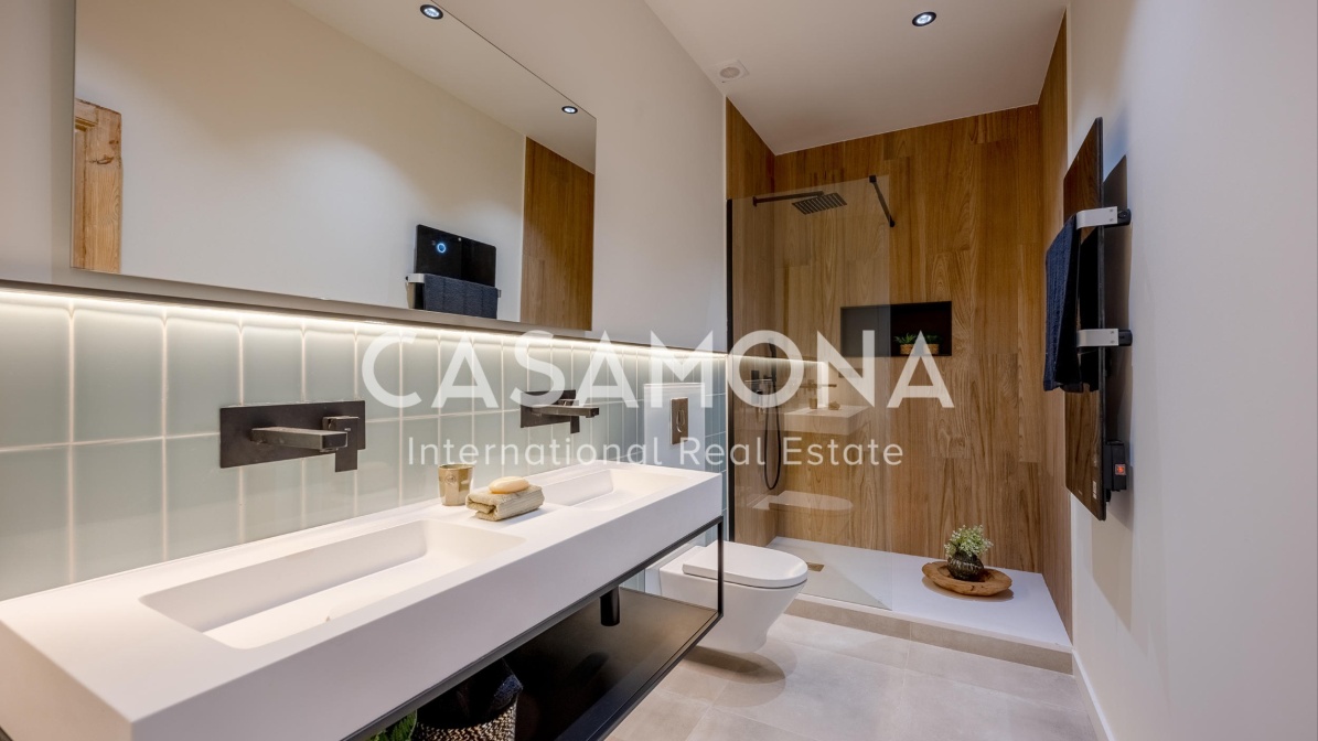 (SOLD) Freshly Renovated 3-Bedroom Apartment with 3 Balconies in Passeig de Gracia