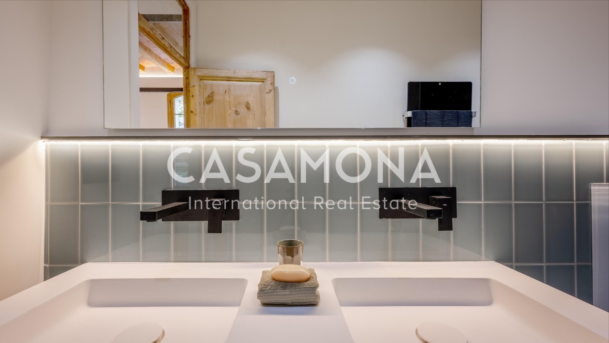 (SOLD) Freshly Renovated 3-Bedroom Apartment with 3 Balconies in Passeig de Gracia