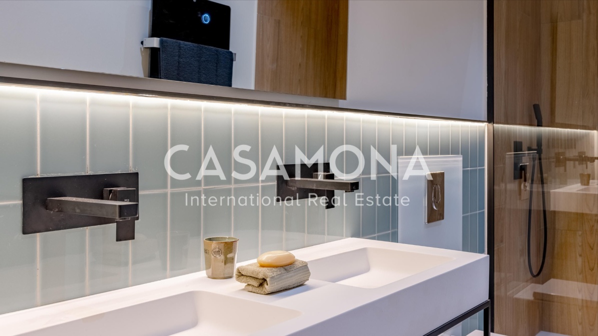 (SOLD) Freshly Renovated 3-Bedroom Apartment with 3 Balconies in Passeig de Gracia