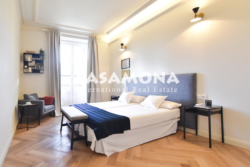 Elegant apartament al Barceloneta amb vistes del Port Vell Elegant apartament al Barceloneta amb vistes del Port Vell