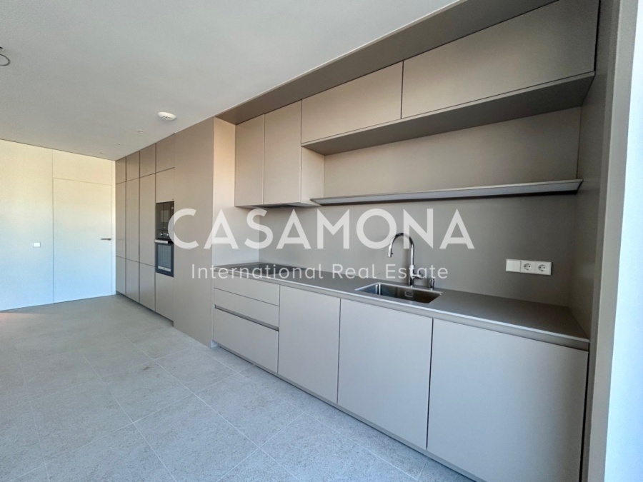 Spacious Two-Level Penthouse with a Big Terrace on Rambla Cataluña Spacious Two-Level Penthouse with a Big Terrace on Rambla Cataluña