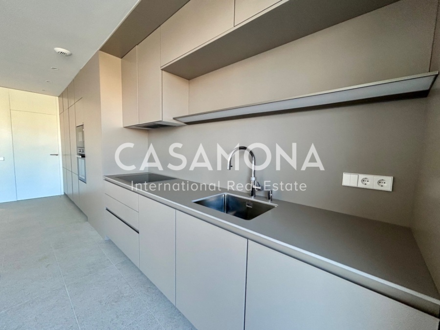 Spacious Two-Level Penthouse with a Big Terrace on Rambla Cataluña Spacious Two-Level Penthouse with a Big Terrace on Rambla Cataluña