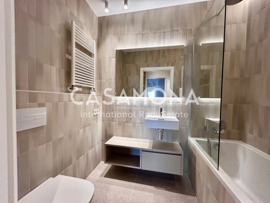 Spacious Two-Level Penthouse with a Big Terrace on Rambla Cataluña Spacious Two-Level Penthouse with a Big Terrace on Rambla Cataluña