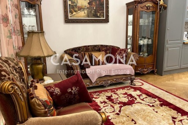 Vintage 2 Bedroom Apartment with Garden Views and Traditional Features in Eixample
