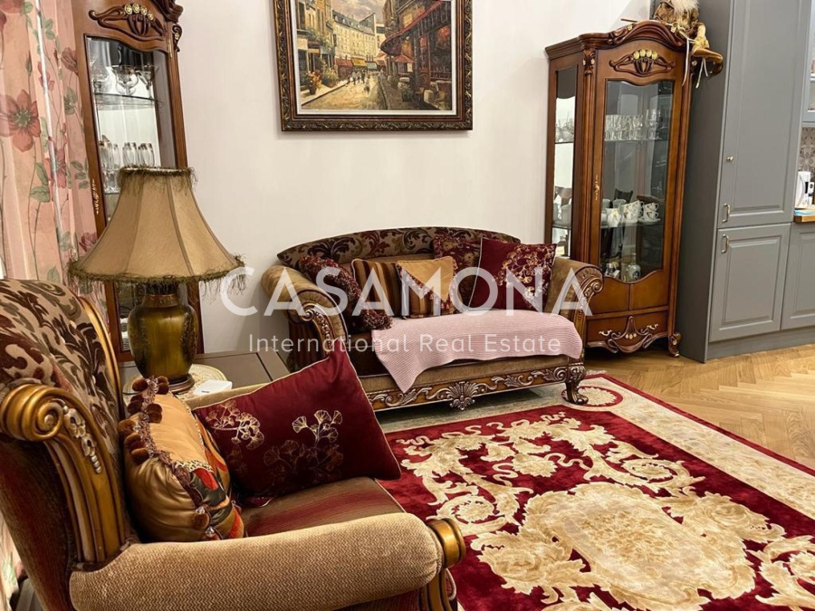 Appartement vintage de 2 chambres avec vue sur le jardin et caractéristiques traditionnelles dans l’Eixample