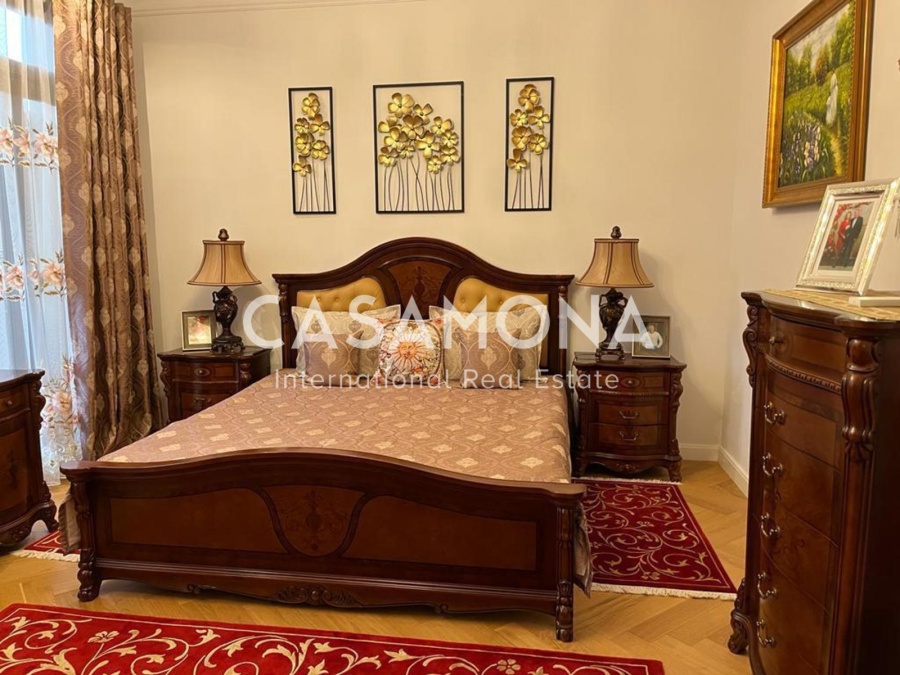 Vintage 2 Bedroom Apartment with Garden Views and Traditional Features in Eixample