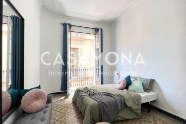 (VENDU) Appartement de 6 chambres avec balcon dans le quartier gothique - Idéal pour l’investissement en coliving