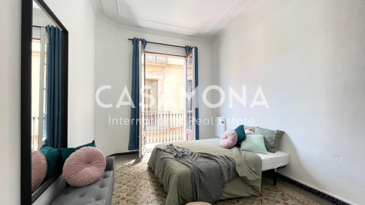 (SOLD) 6 Bedroom Apartment with Balconies in the Gothic Quarter - Ideal for Coliving Investment