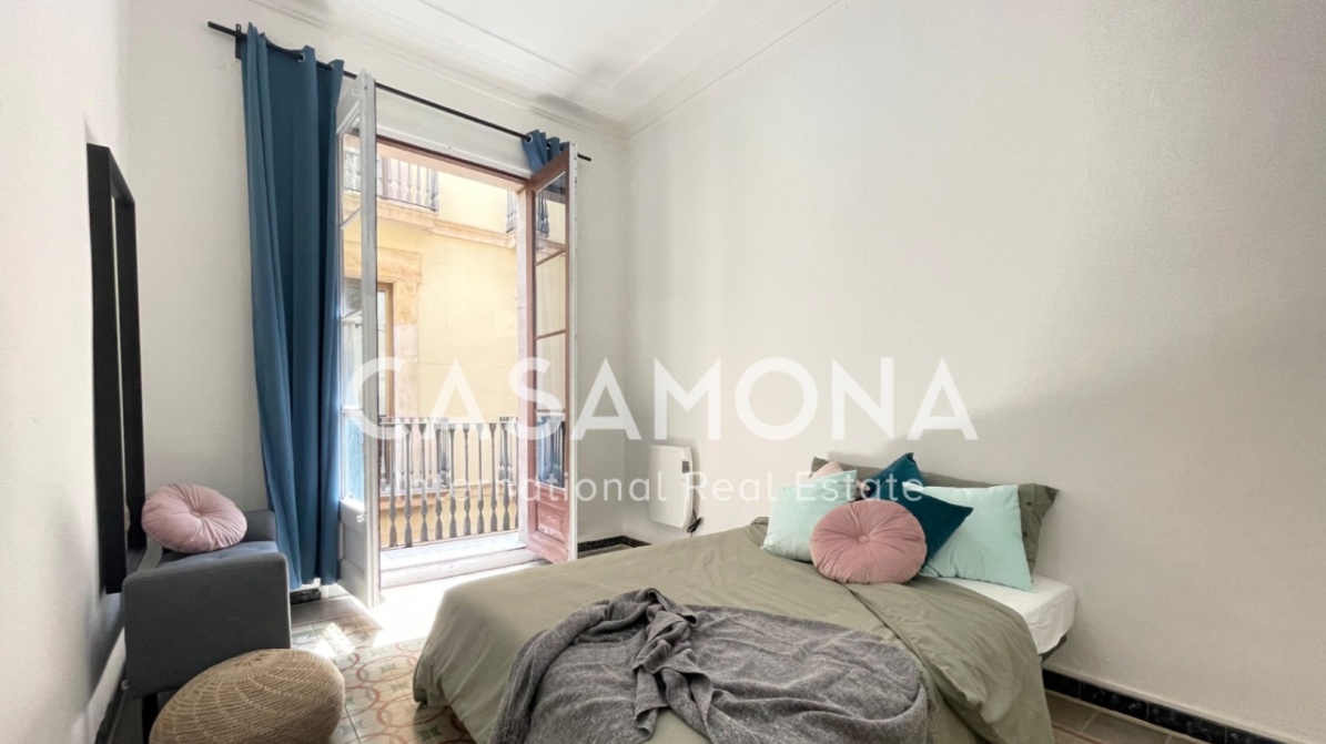 (VENDU) Appartement de 6 chambres avec balcon dans le quartier gothique - Idéal pour l’investissement en coliving