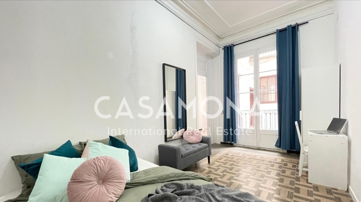 (SOLD) 6 Bedroom Apartment with Balconies in the Gothic Quarter - Ideal for Coliving Investment