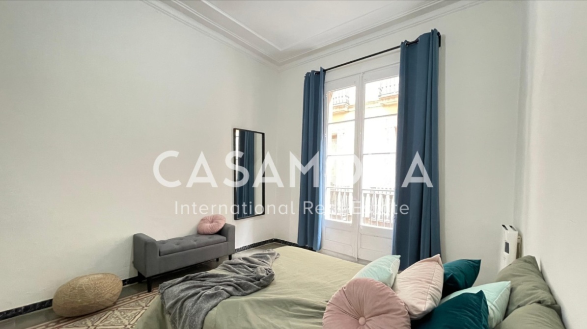 (SOLD) 6 Bedroom Apartment with Balconies in the Gothic Quarter - Ideal for Coliving Investment