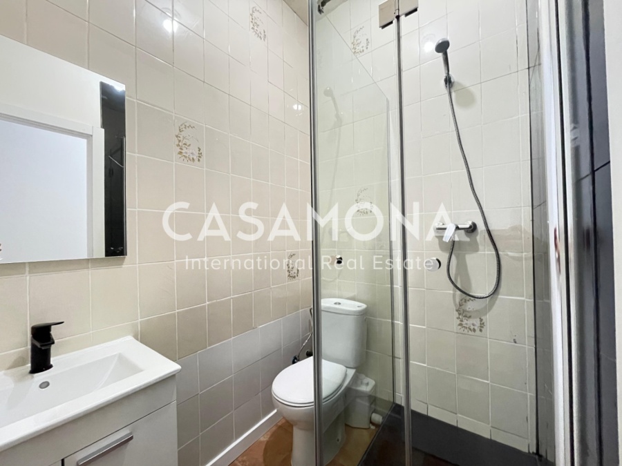 Apartament de 6 dormitoris amb balcons al Barri Gòtic, ideal per a inversió en convivència Apartament de 6 dormitoris amb balcons al Barri Gòtic, ideal per a inversió en convivència