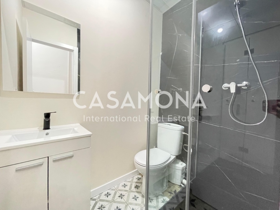 Apartament de 6 dormitoris amb balcons al Barri Gòtic, ideal per a inversió en convivència Apartament de 6 dormitoris amb balcons al Barri Gòtic, ideal per a inversió en convivència
