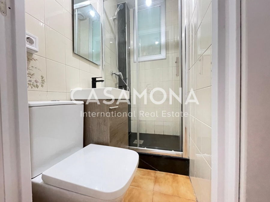 (SOLD) 6 Bedroom Apartment with Balconies in the Gothic Quarter - Ideal for Coliving Investment