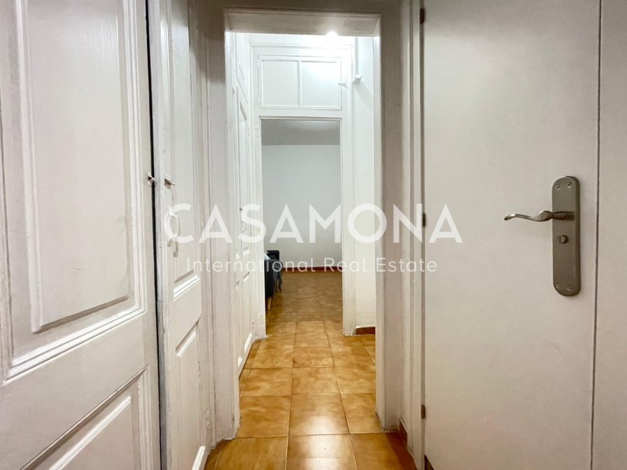 (SOLD) 6 Bedroom Apartment with Balconies in the Gothic Quarter - Ideal for Coliving Investment