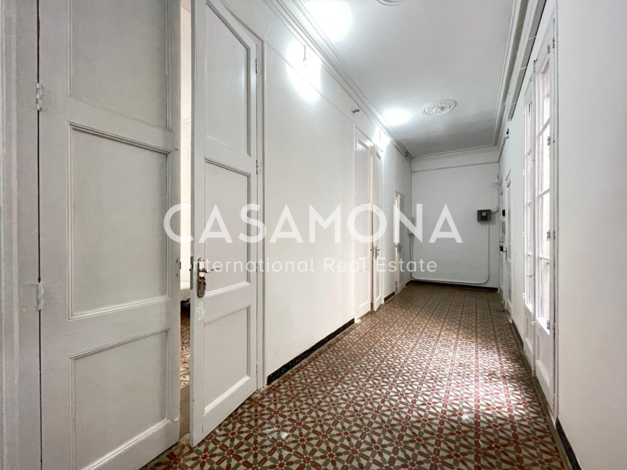 Apartament de 6 dormitoris amb balcons al Barri Gòtic, ideal per a inversió en convivència Apartament de 6 dormitoris amb balcons al Barri Gòtic, ideal per a inversió en convivència