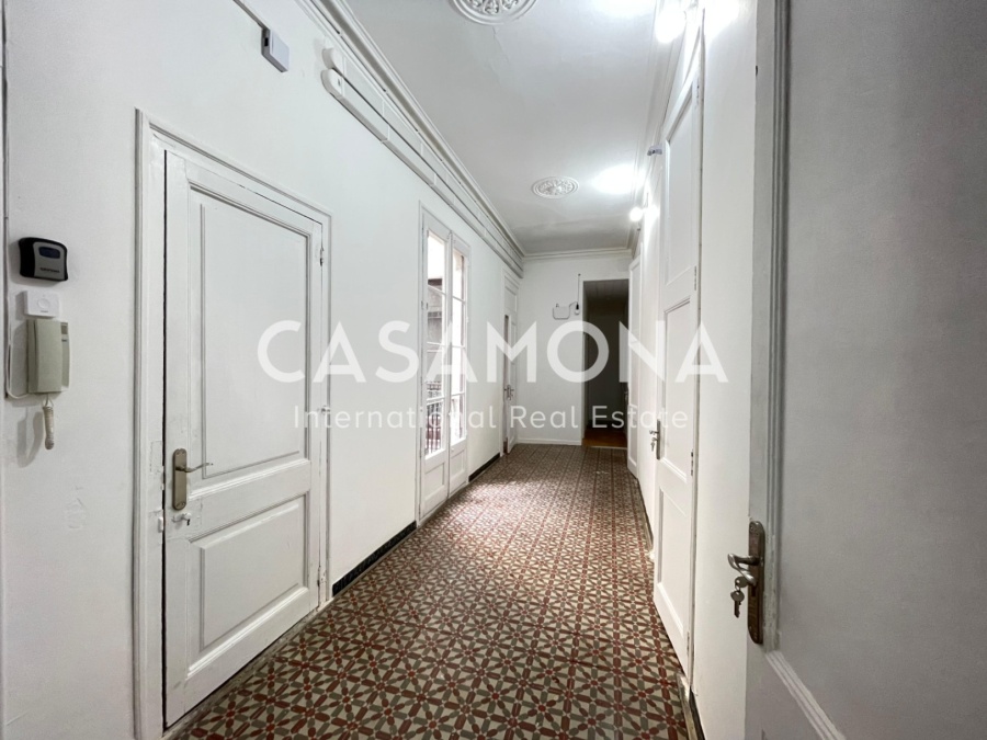 Apartament de 6 dormitoris amb balcons al Barri Gòtic, ideal per a inversió en convivència Apartament de 6 dormitoris amb balcons al Barri Gòtic, ideal per a inversió en convivència