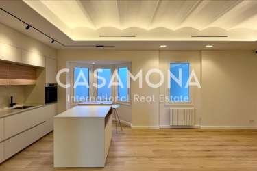 Amplio apartamento de 3 dormitorios dobles con 4 balcones en Via Laietana
