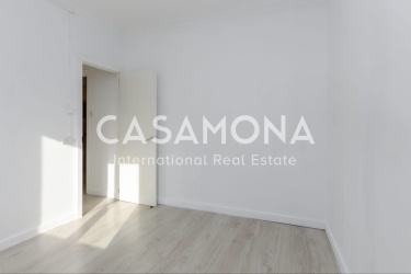 Brilliant Renovation Opportunity: 3 Bedroom Apartment with Balcony on Paralell