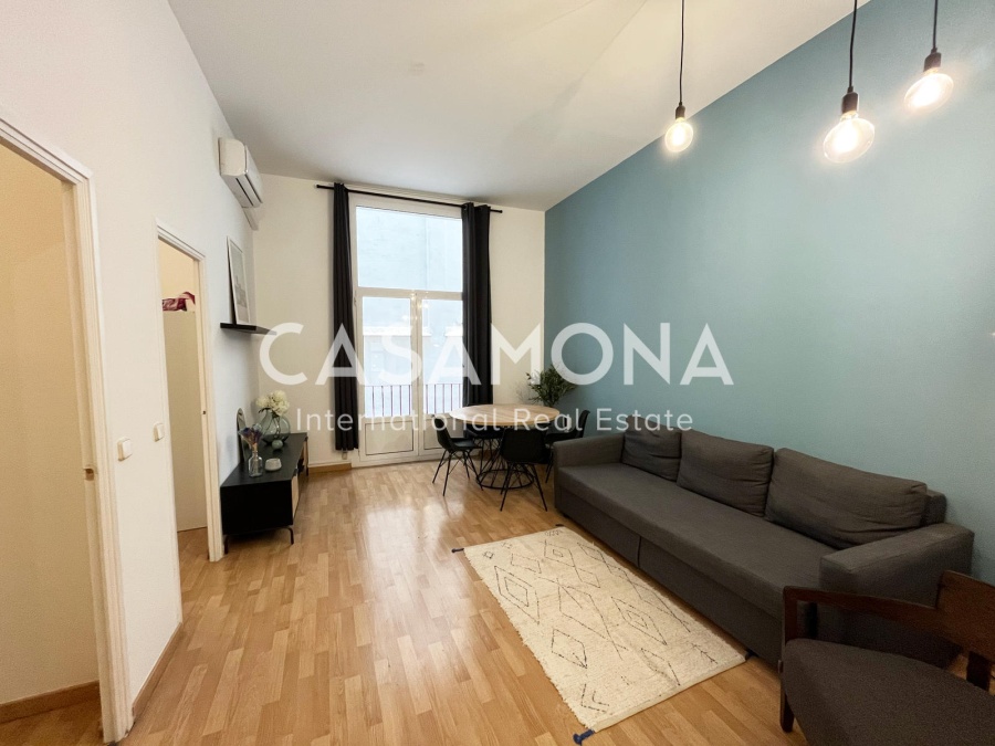 Bright and Modern 2-Bedroom Apartment with a Private Terrace in the Heart of the Gothic Quarter