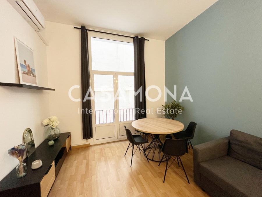 Pis Bright i Modern de 2 Habitacions amb Terrassa Privada al Centre del Barri Gòtic
