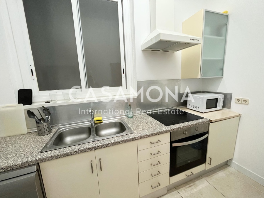 Bright and Modern 2-Bedroom Apartment with a Private Terrace in the Heart of the Gothic Quarter