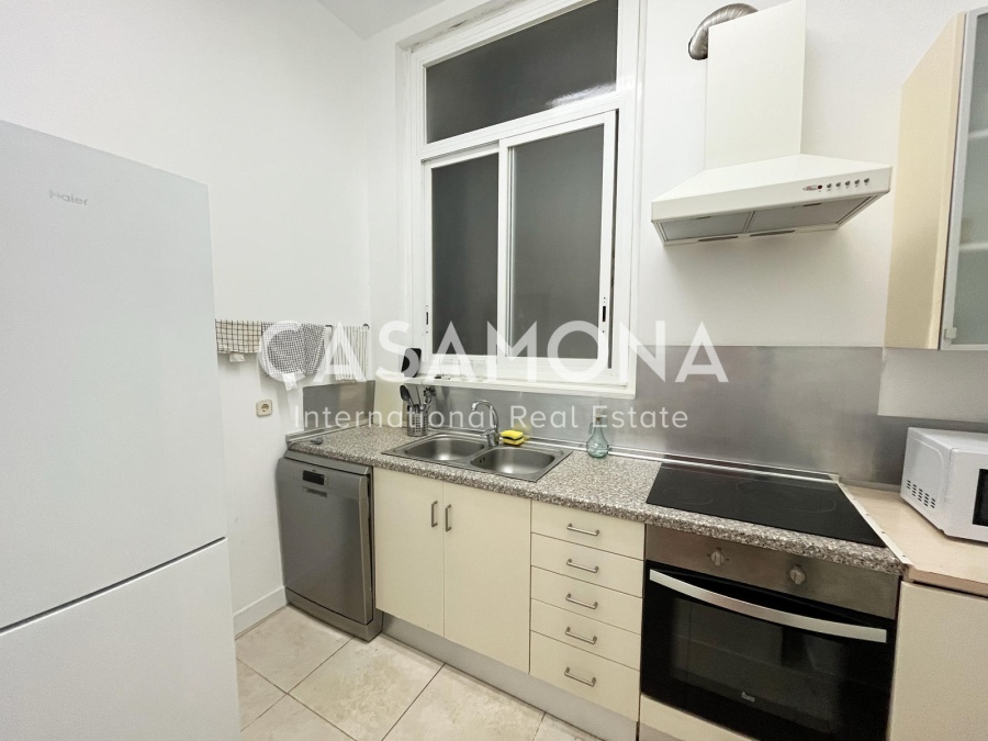 Bright and Modern 2-Bedroom Apartment with a Private Terrace in the Heart of the Gothic Quarter