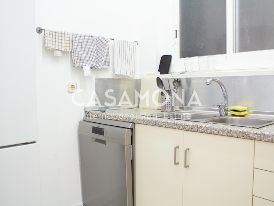 Bright and Modern 2-Bedroom Apartment with a Private Terrace in the Heart of the Gothic Quarter