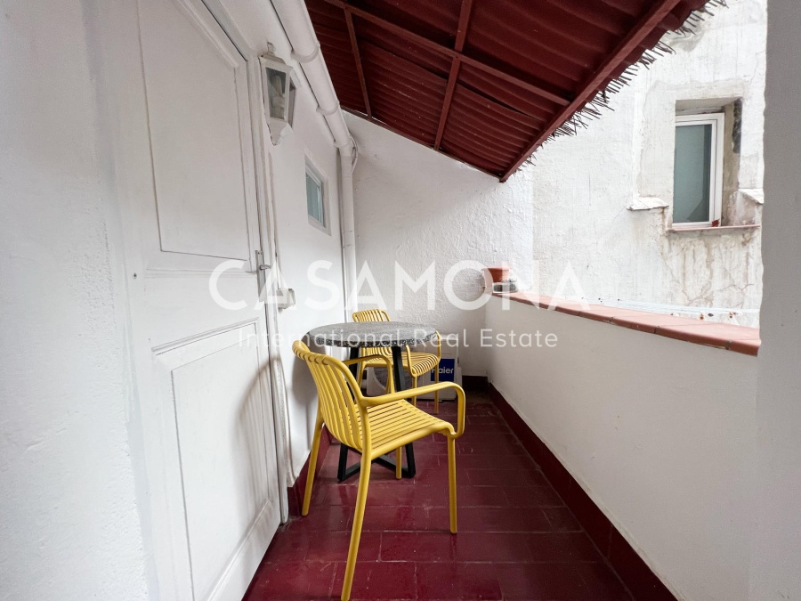 Bright and Modern 2-Bedroom Apartment with a Private Terrace in the Heart of the Gothic Quarter