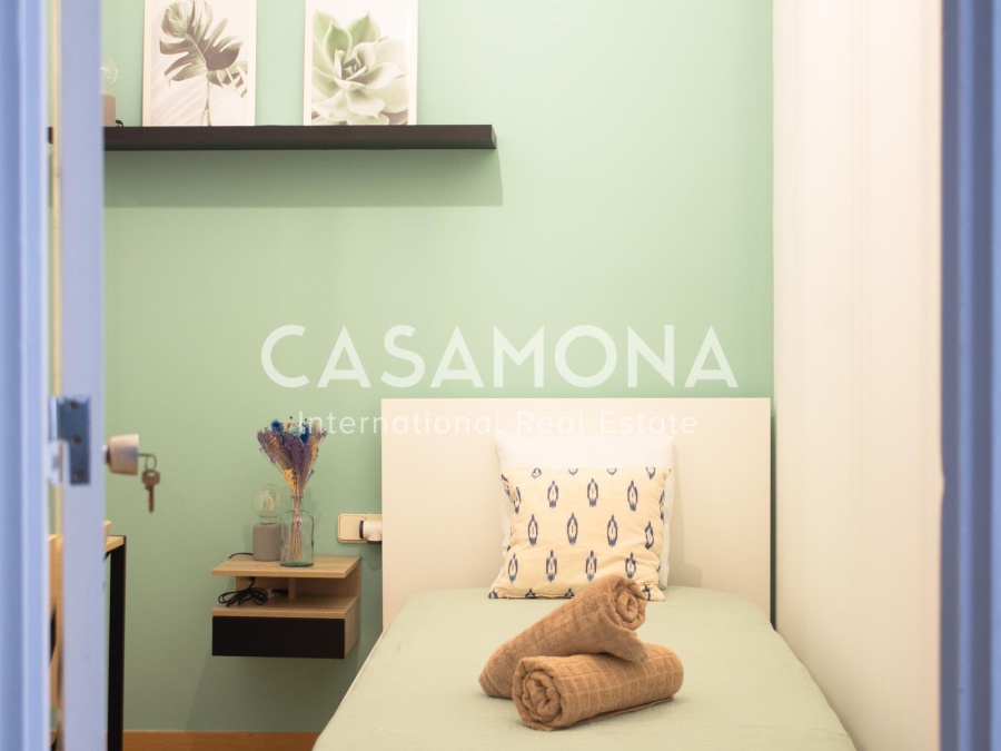 Bright and Modern 2-Bedroom Apartment with a Private Terrace in the Heart of the Gothic Quarter