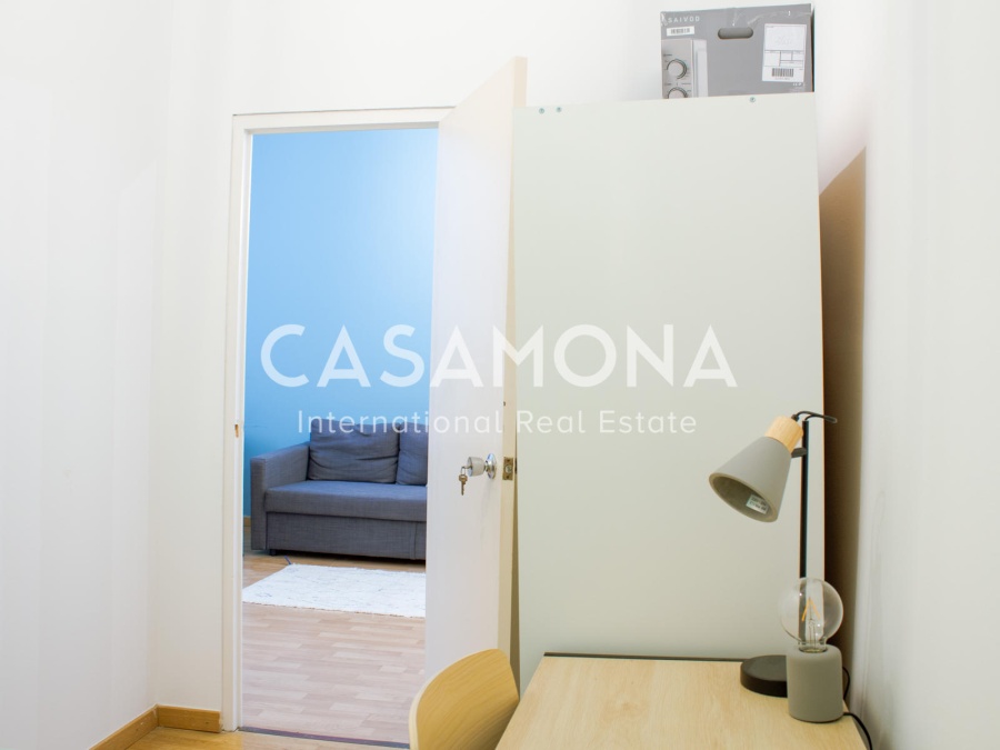 Bright and Modern 2-Bedroom Apartment with a Private Terrace in the Heart of the Gothic Quarter