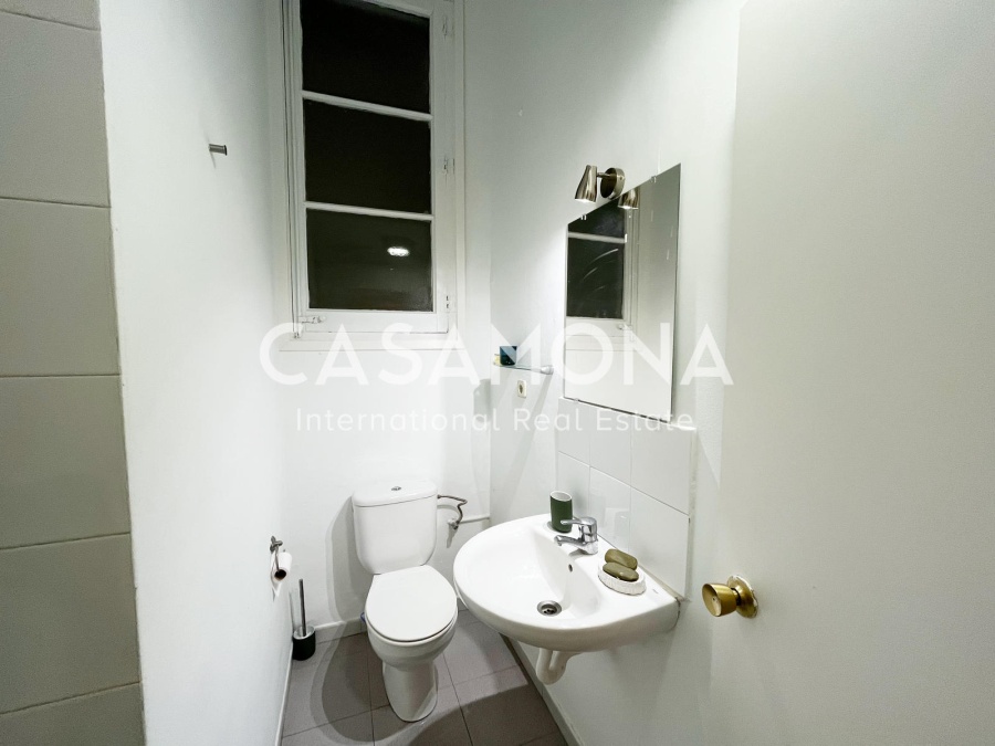 Bright and Modern 2-Bedroom Apartment with a Private Terrace in the Heart of the Gothic Quarter