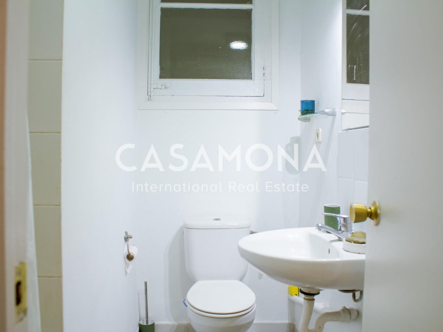 Bright and Modern 2-Bedroom Apartment with a Private Terrace in the Heart of the Gothic Quarter