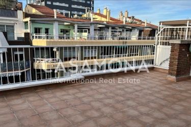 2-Zimmer-Wohnung mit geräumiger privater Terrasse zur Renovierung in Eixample Esquerra 2-Zimmer-Wohnung mit geräumiger privater Terrasse zur Renovierung in Eixample Esquerra
