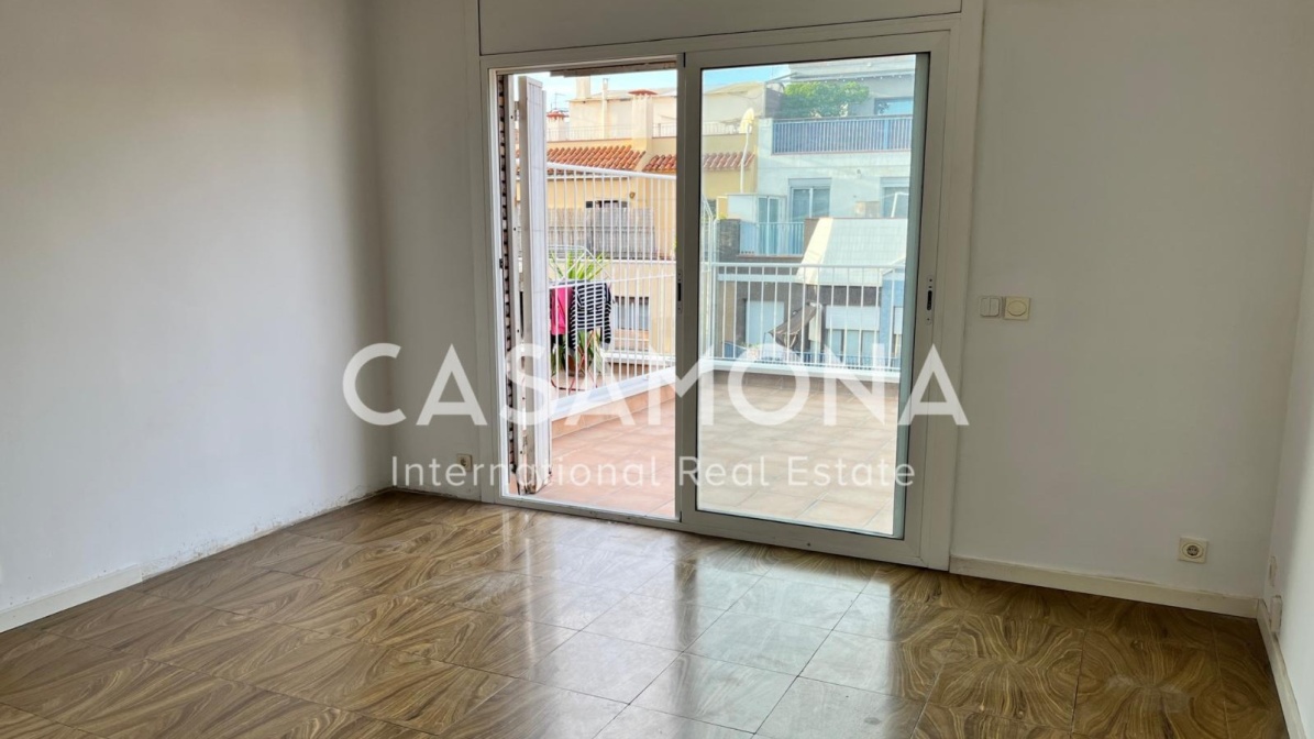 2 Bedroom Apartment with Spacious Private Terrace for Renovation in Eixample Esquerra 2 Bedroom Apartment with Spacious Private Terrace for Renovation in Eixample Esquerra