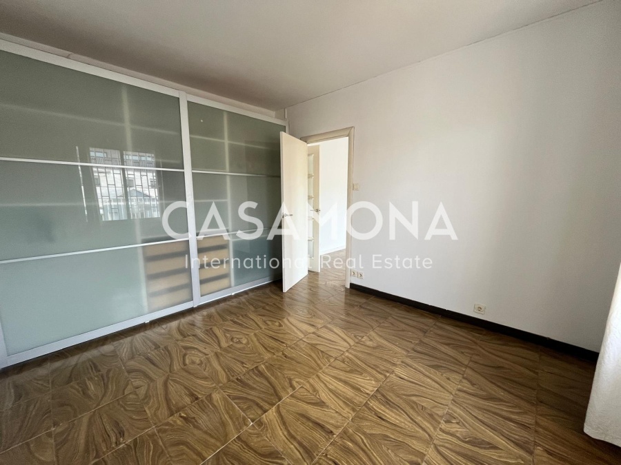 2 Bedroom Apartment with Spacious Private Terrace for Renovation in Eixample Esquerra 2 Bedroom Apartment with Spacious Private Terrace for Renovation in Eixample Esquerra