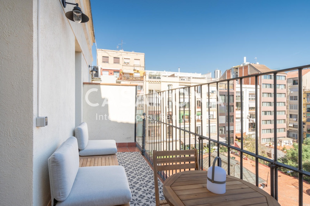 Precioso apartamento de 2 dormitorios y 2 baños con enorme balcón en el Eixample Precioso apartamento de 2 dormitorios y 2 baños con enorme balcón en el Eixample