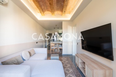 Precioso apartamento de 2 dormitorios y 2 baños con enorme balcón en el Eixample Precioso apartamento de 2 dormitorios y 2 baños con enorme balcón en el Eixample