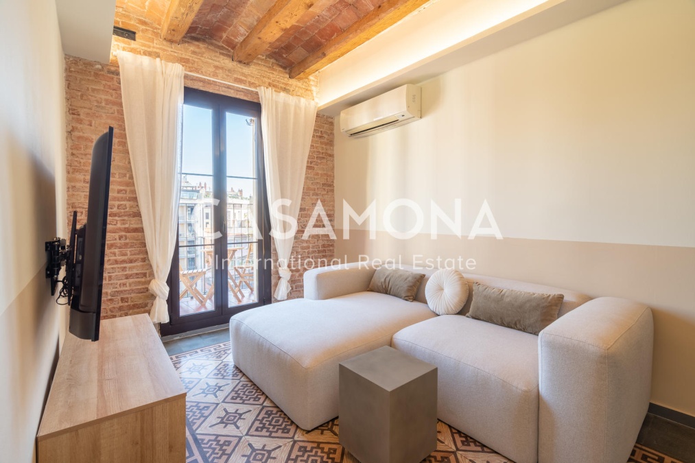 Precioso apartamento de 2 dormitorios y 2 baños con enorme balcón en el Eixample Precioso apartamento de 2 dormitorios y 2 baños con enorme balcón en el Eixample