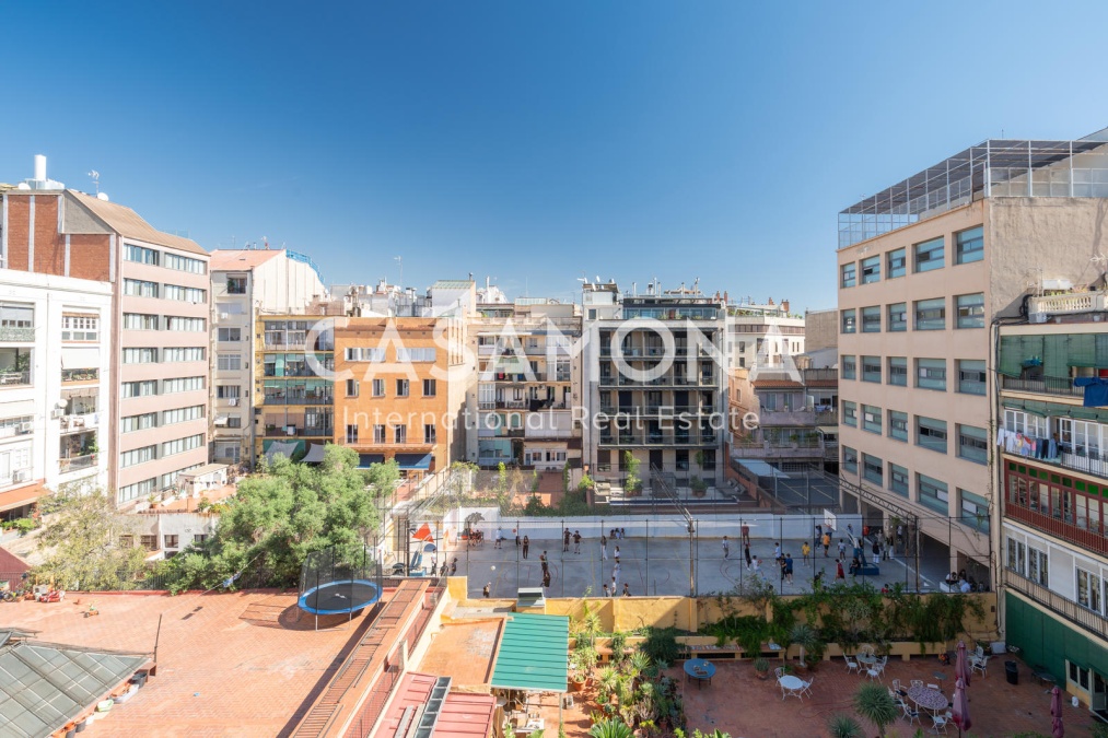 Precioso apartamento de 2 dormitorios y 2 baños con enorme balcón en el Eixample Precioso apartamento de 2 dormitorios y 2 baños con enorme balcón en el Eixample