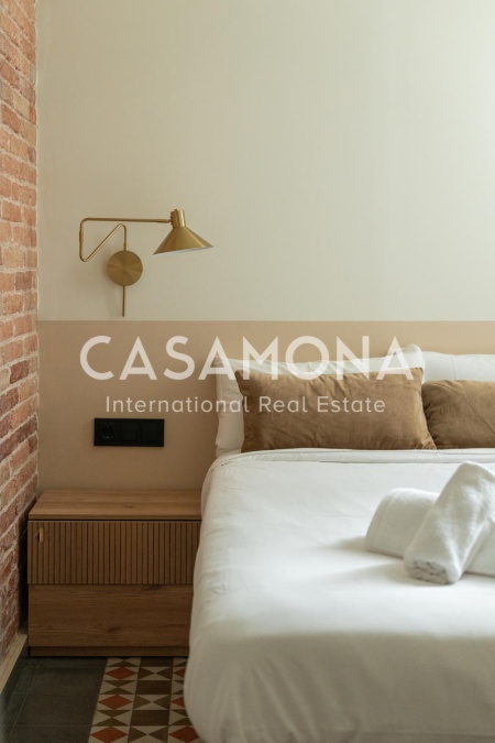 Precioso apartamento de 2 dormitorios y 2 baños con enorme balcón en el Eixample Precioso apartamento de 2 dormitorios y 2 baños con enorme balcón en el Eixample