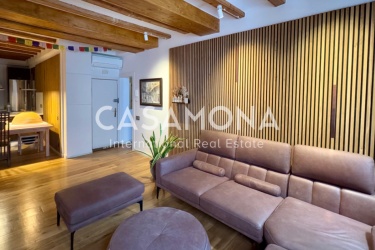 (SOLD) Elegant 2-Bedroom Apartment with an Elevator and French Balconies in El Born (SOLD) Elegant 2-Bedroom Apartment with an Elevator and French Balconies in El Born