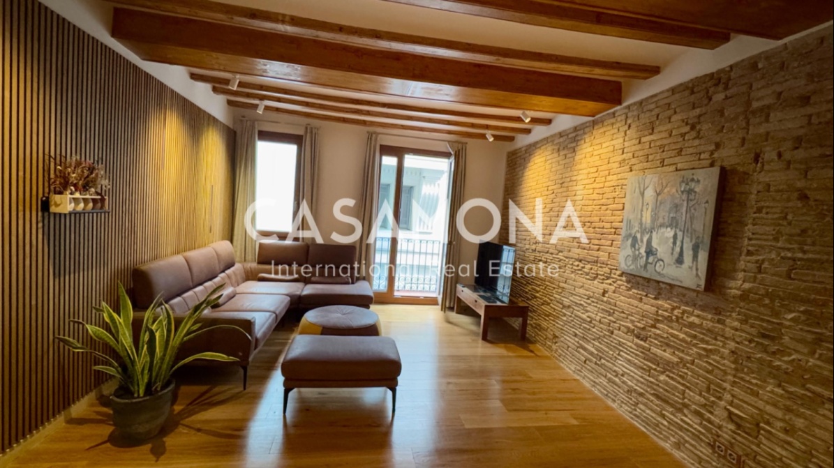 (SOLD) Elegante apartamento de 2 dormitorios con ascensor y balcones franceses en El Born (SOLD) Elegante apartamento de 2 dormitorios con ascensor y balcones franceses en El Born