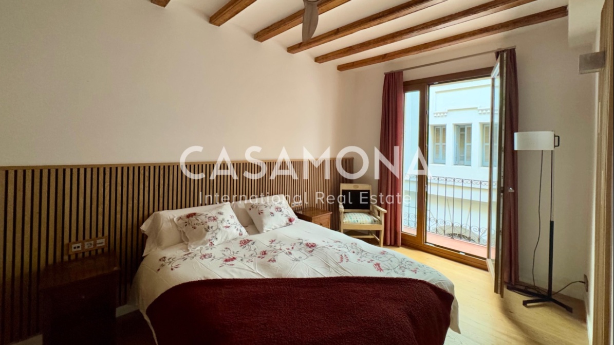(SOLD) Elegant apartament de 2 dormitoris amb ascensor i balcons francesos al Born